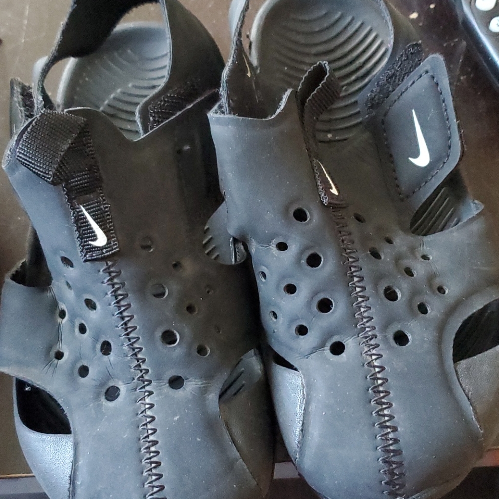 Nike sandals for toddler